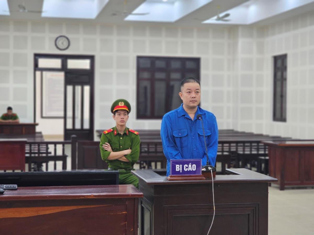 Bị cáo Nguyễn Huỳnh Long tại phiên tòa.