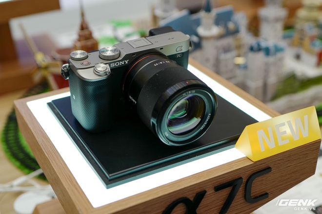Máy ảnh thay ống kính Full Frame nhỏ nhất của Sony chính thức bán ra tại thị trường Việt Nam, giá 41,99 triệu đồng cho thân máy - Ảnh 3.