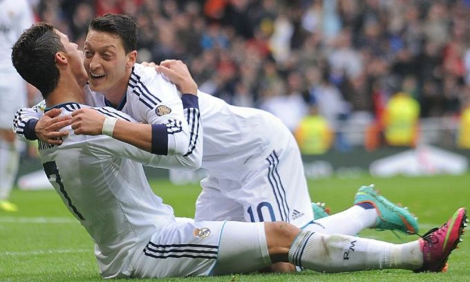 Trong giai đoạn 2010-2013 chơi bóng cùng nhau ở Real, Ozil (số 10) kiến tạo 81 bàn, còn Ronaldo ghi 168 bàn.