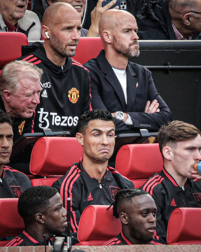 Ronaldo dự bị trong trận thua Brighton.