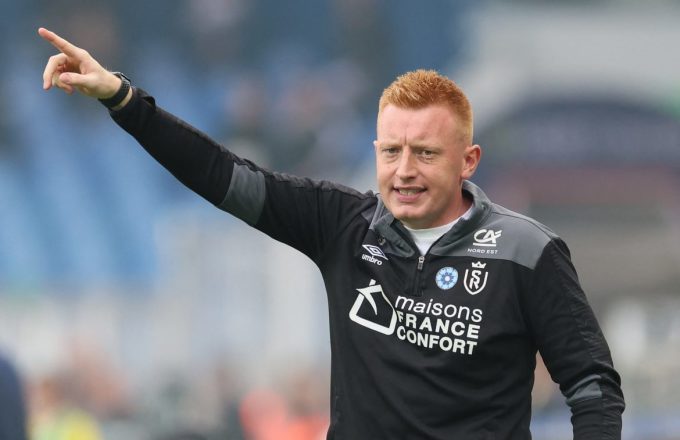 Will Still trong vai trò trợ lý ở Reims đầu mùa 2021-2022. Ảnh: GFFN