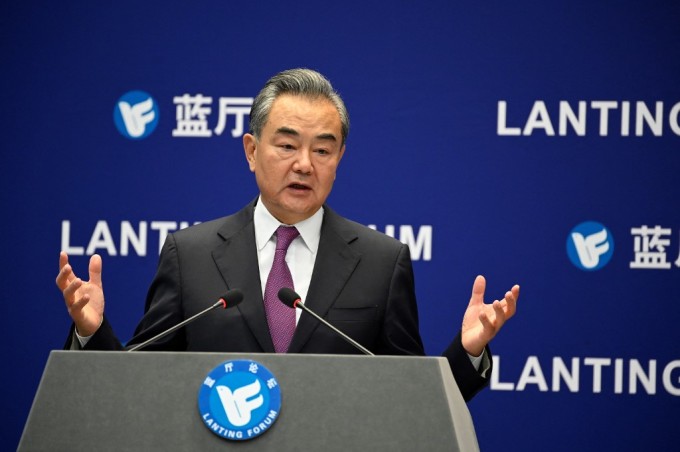 Ngoại trưởng Trung Quốc Vương Nghị tại một diễn đàn ở Bắc Kinh ngày 25/6. Ảnh: AFP.