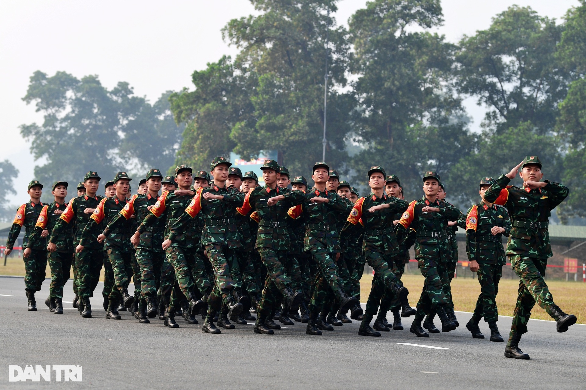 Quân đội các nước ASEAN đua tài bắn súng ở Việt Nam - 9