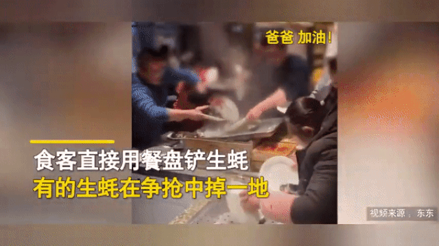 Choáng với cảnh khách Trung Quốc tranh giành đồ ăn buffet như đánh trận - 3