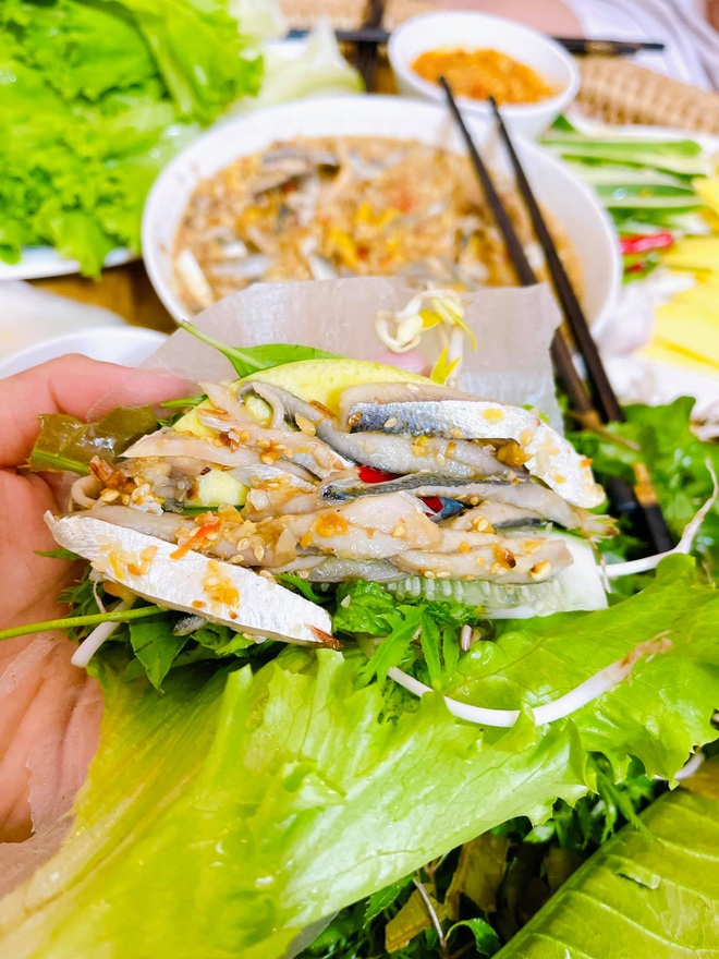 Đặc sản cá trích ăn tươi nuốt sống nổi tiếng ở Đà Nẵng - 9