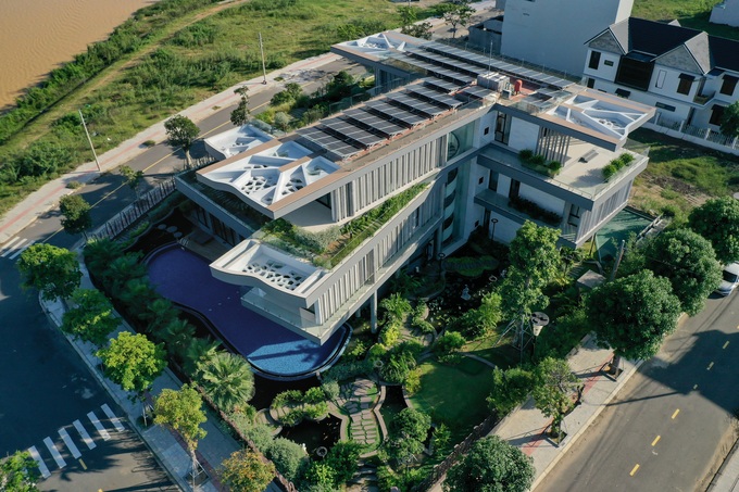 Biệt thự dựng trên 7 lô đất, thiết kế độc đáo giúp tiết kiệm điện ở Đà Nẵng - 3