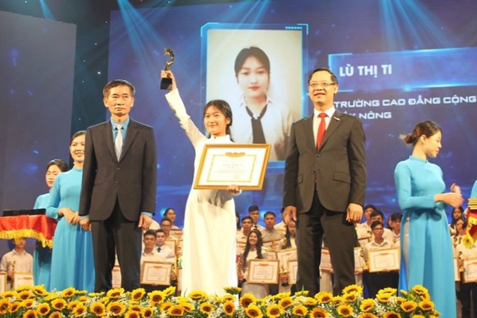 Nữ sinh người Hmông trở thành sinh viên trường nghề xuất sắc toàn quốc - 1