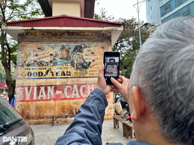 Xôn xao bức tường quảng cáo tiếng Pháp lộ diện sau hàng chục năm ở Hà Nội - 5