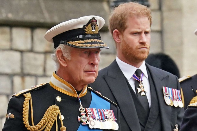 Vua Charles III mời vợ chồng Hoàng tử Harry dự lễ đăng quang - 1