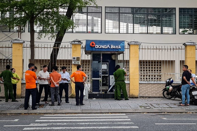 Đập phá cây ATM, trộm tiền giữa trung tâm Đà Nẵng - 1