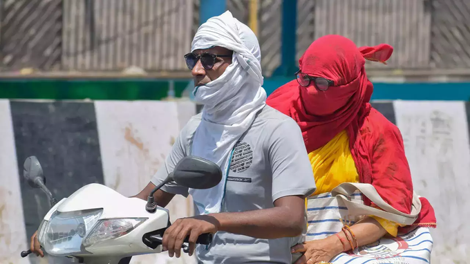 Mùa hè chết chóc ở ngôi làng Ấn Độ: Nóng gần 50 độ C không quạt, không điều hòa - 2