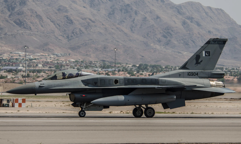 Tiêm kích F-16 Pakistan tại căn cứ không quân Mỹ ở Nevada. Ảnh: Không quân Mỹ