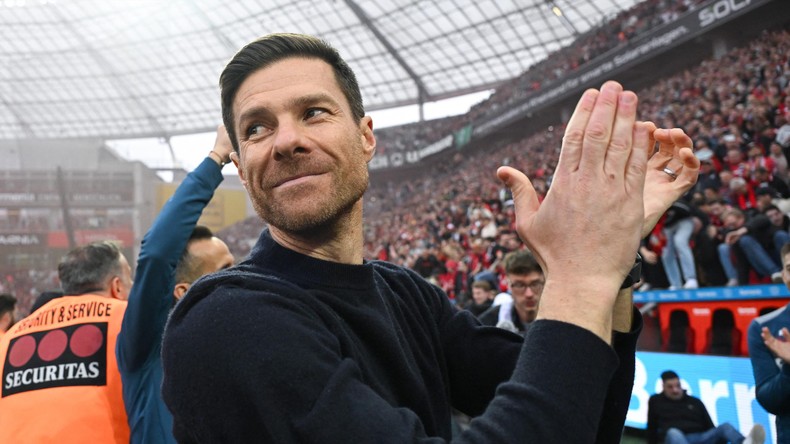 [Ảnh] Sau 120 năm lịch sử, Bayer Leverkusen lần đầu tiên vô địch Bundesliga ảnh 7