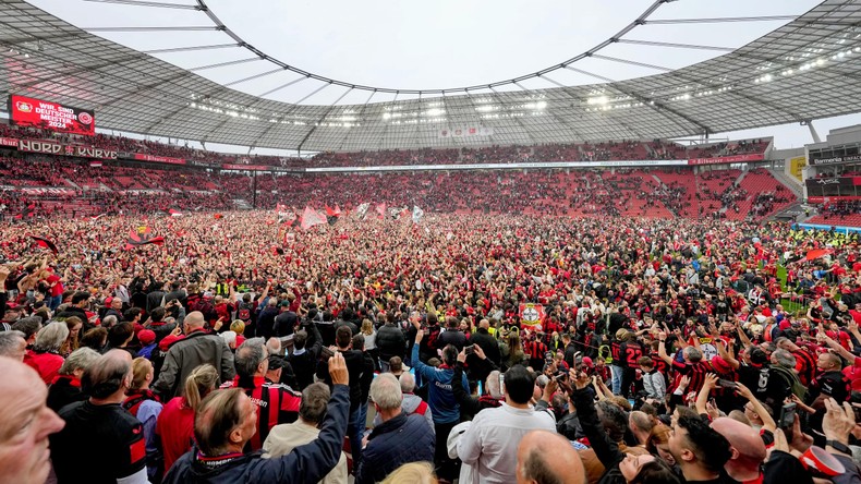 [Ảnh] Sau 120 năm lịch sử, Bayer Leverkusen lần đầu tiên vô địch Bundesliga ảnh 5