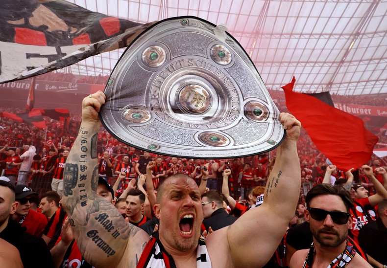 [Ảnh] Sau 120 năm lịch sử, Bayer Leverkusen lần đầu tiên vô địch Bundesliga ảnh 8