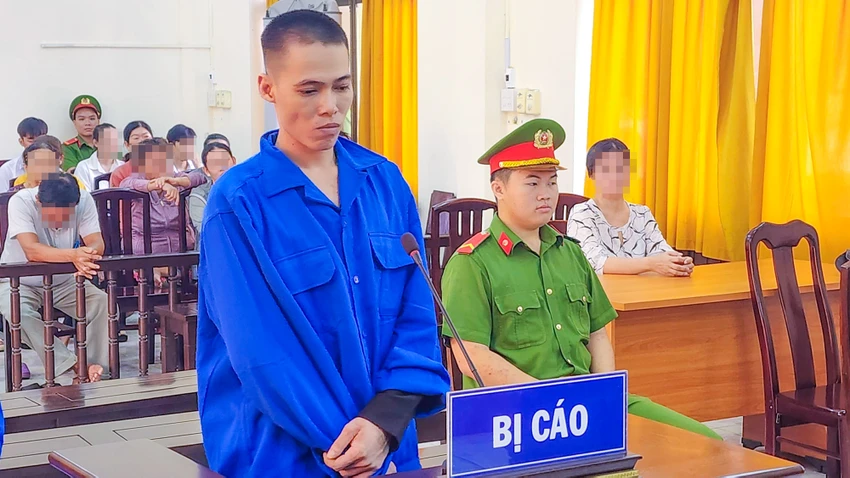 Bị cáo Trần Văn Thuận bị TAND tỉnh Kiên Giang tuyên phạt 14 năm tù tội giết người. Ảnh: VĂN VŨ