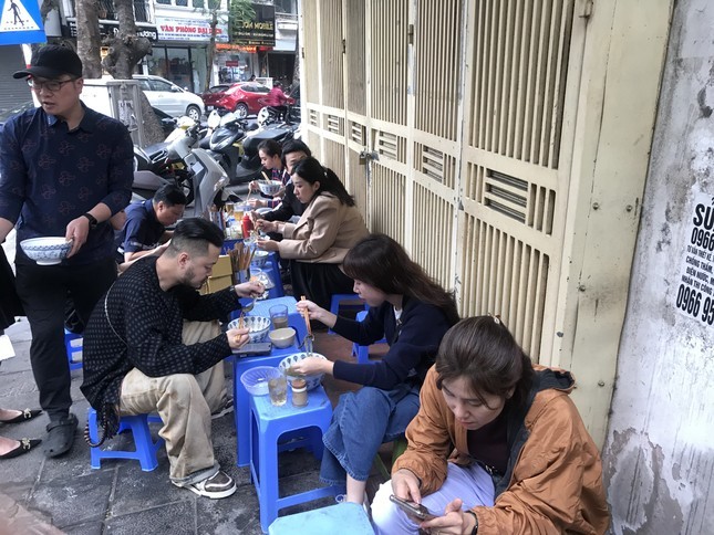 Lý do nhiều người Việt nhịn ăn sáng, thích 'đu trend' đường phố ảnh 2