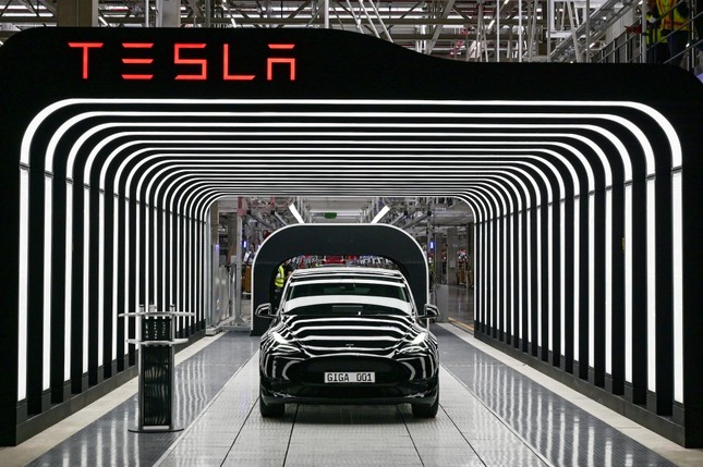 Lý do Elon Musk bỏ kế hoạch sản xuất xe điện giá rẻ ảnh 1