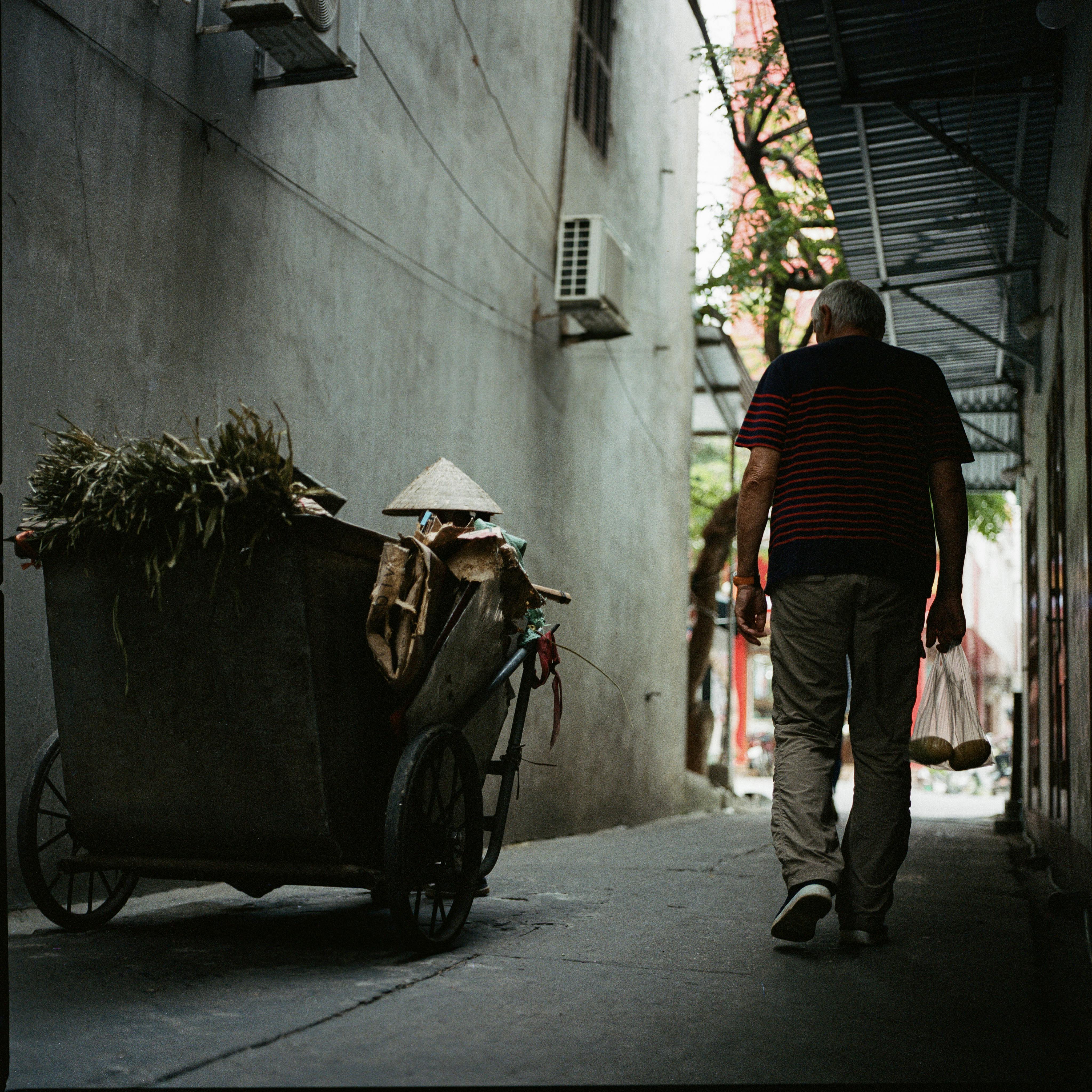 free-photo-of-man-walking-near-trailer-in-alley-in-town.jpeg