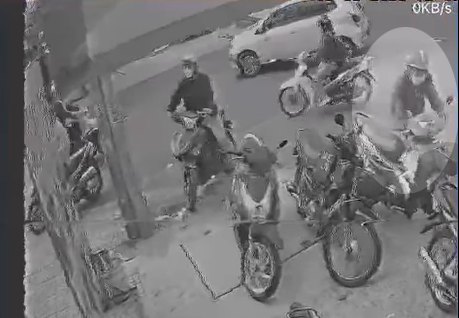 TP.HCM: Tài xế xe công nghệ chạy 2 km đuổi theo kẻ trộm xe máy - Ảnh 1.