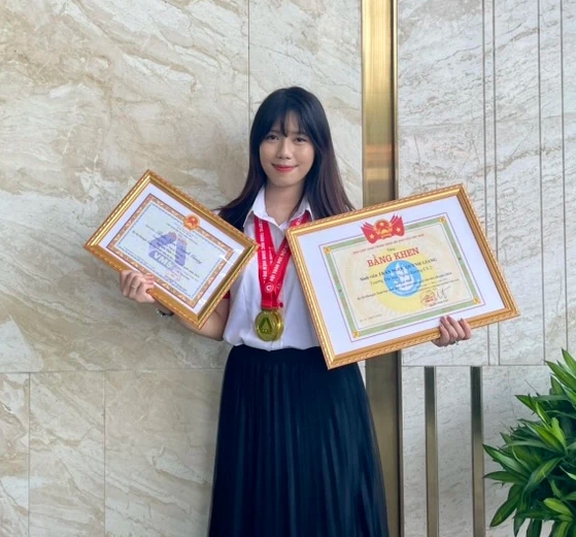 Quỳnh Giang là nữ sinh duy nhất nhận giải đặc biệt tại kỳ thi Olympic toán học sinh viên, học sinh lần thứ 30