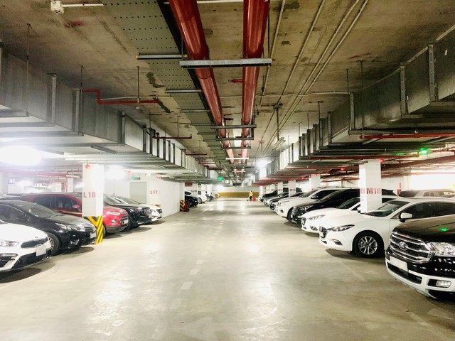 'Làn' sóngtăng phí trông giữ xe ô tô tại chung cư, trung tâm thương mại Hà Nội - Ảnh 2.