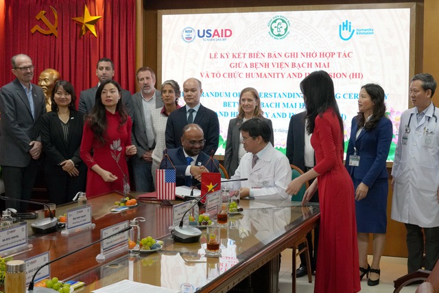 Mỹ hỗ trợ bệnh viện Bạch Mai cải thiện chăm sóc đột quỵ- Ảnh 1.