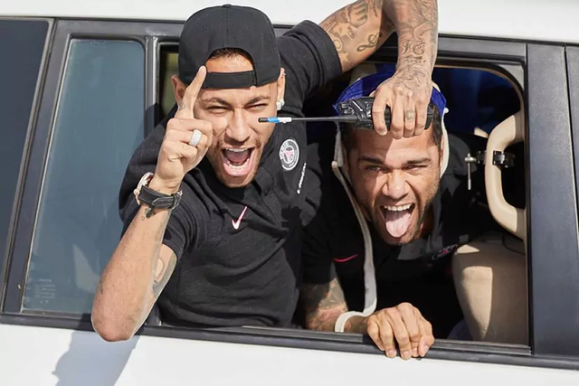 Neymar đưa luật sư riêng và chi tiền giúp bạn thân Dani Alves- Ảnh 2.