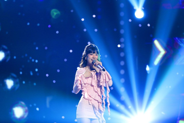 Hoàng Yến Chibi thể hiện ca khúc Tết đã về hay chưa trong Chuyện tối cùng sao lên sóng ngày 21.2 trên THVL1