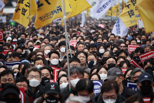 Giáo sư y khoa đòi từ chức, y tế Hàn Quốc rơi vào đợt khủng hoảng mới- Ảnh 1.