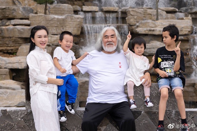 'Trùm phim kiếm hiệp' Trương Kỷ Trung có thêm con ở tuổi 73- Ảnh 2.