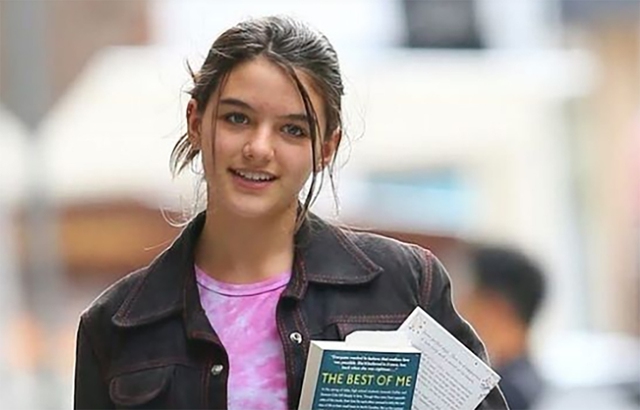 Con gái Tom Cruise bước sang tuổi 18, vẫn bị cha xa lánh- Ảnh 1.