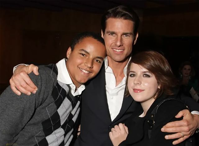 Tom Cruise có 2 con nuôi: Bella (31 tuổi) và Connor (29 tuổi) sau cuộc hôn nhân với Nicole Kidman (cặp đôi chia tay năm 2001)