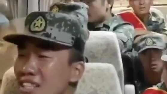 Tranh cãi về lính Trung Quốc khóc trên đường lên biên giới Ấn Độ