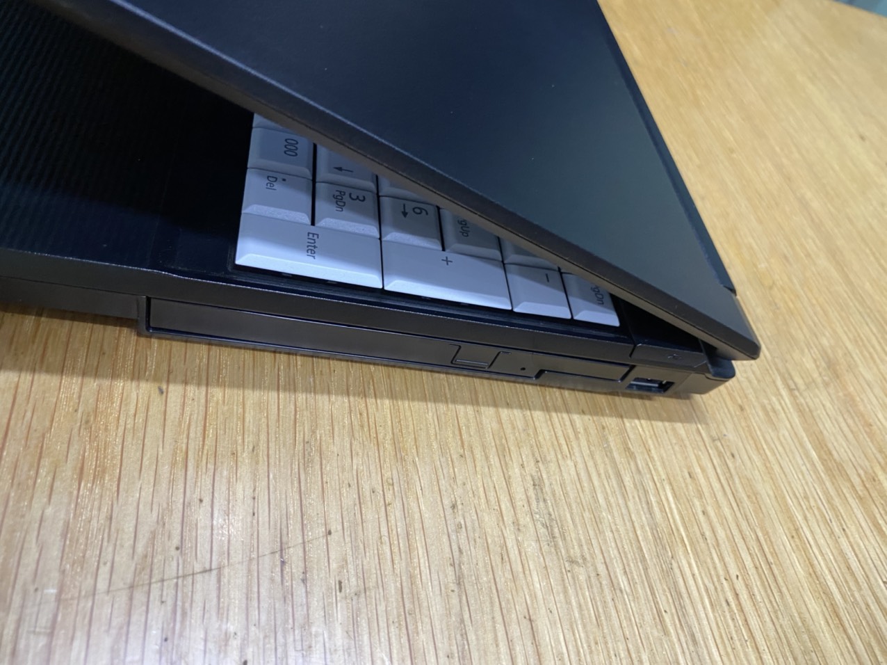 Fujitsu-Lifebook-A746-Core-i7-8.jpg