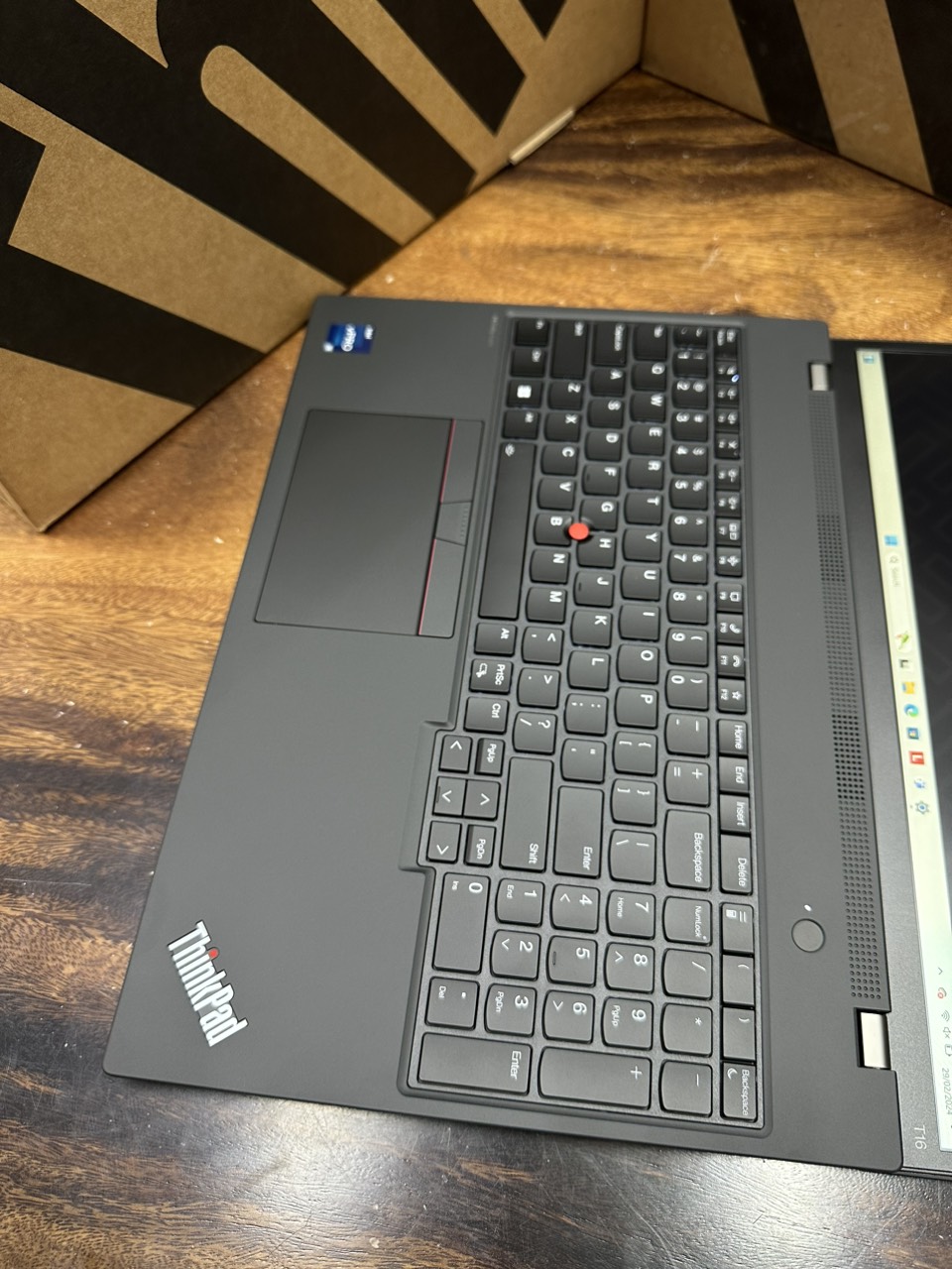 Lenovo-Thinkpad-T16-Gen-2-Core-i5-New-anh-7.jpg