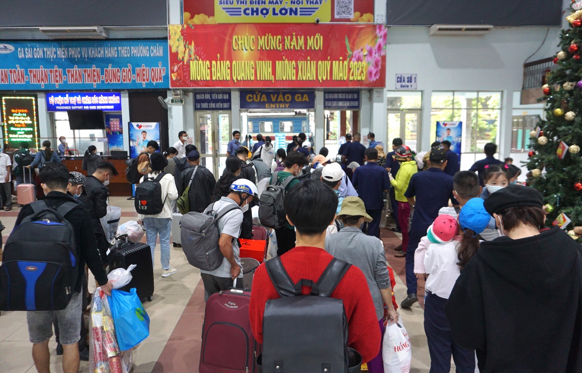 Lượng khách đến ga Gài Gòn lên tàu về quê ăn Tết bắt đầu tăng từ 11.1.  Ảnh: Minh Quân