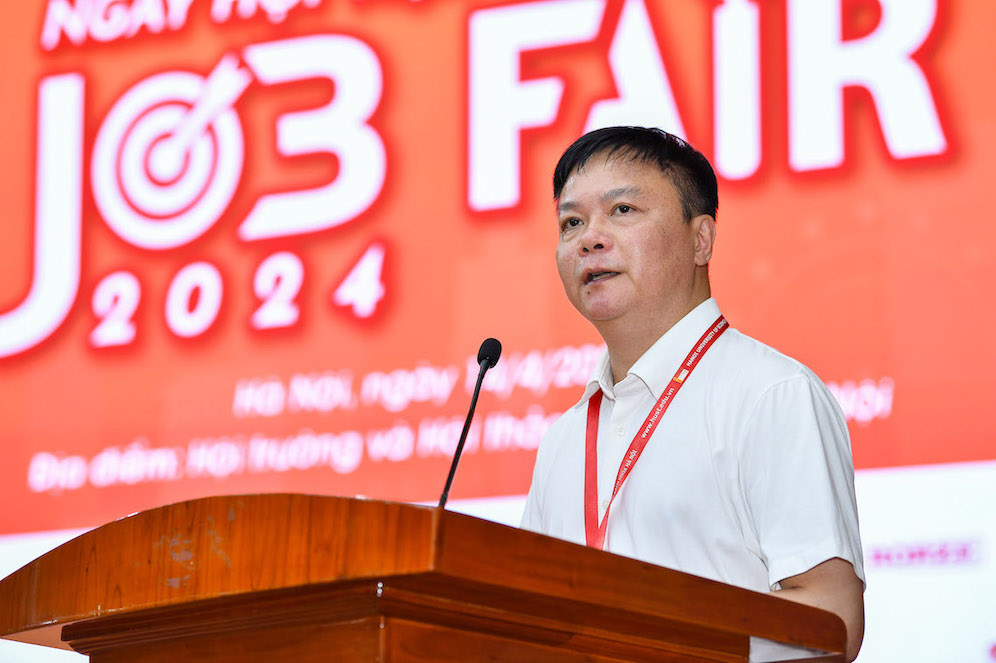 PGS. Nguyễn Phong Điền – Phó Giám đốc Đại học Bách khoa Hà Nội chia sẻ tại sự kiện. Ảnh: Duy Thành
