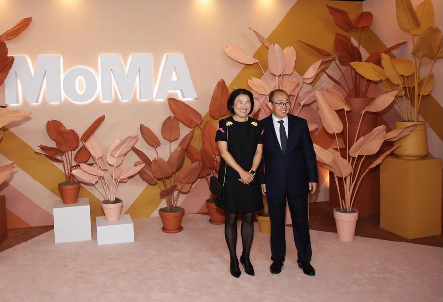 Bà Zhang Xin và ông Pan Shiyi tham dự bữa tiệc Party in the Garden 2022 của MoMA tại Bảo tàng Nghệ thuật Hiện đại ở New York ngày 7/6 - Ảnh: Getty Images