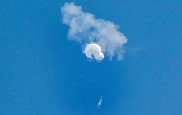 Khinh khí cầu Trung Quốc bị bắn rơi ngoài khơi bang Nam Carolina, Mỹ, hồi tháng 2- 2023. Ảnh: Reuters