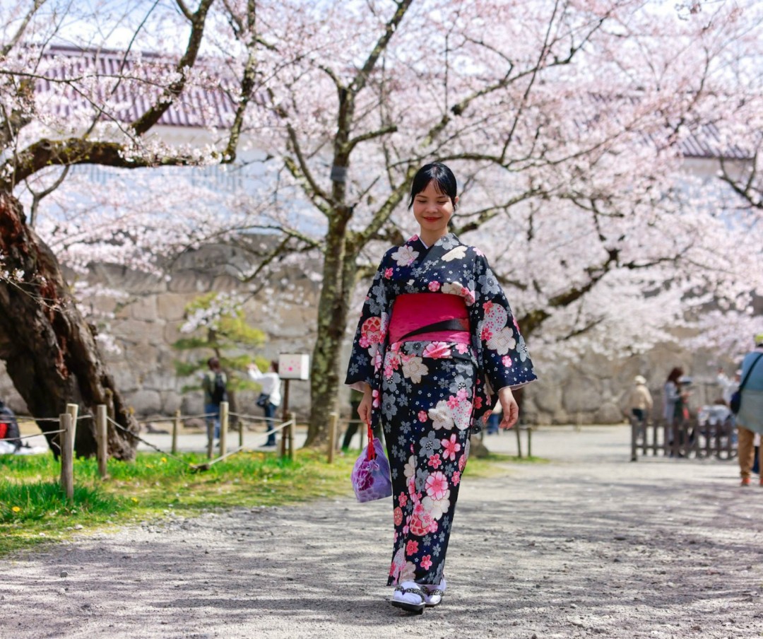 Khách Việt trải nghiệm mặc kimono, ngắm hoa anh đào ở Nhật Bản- Ảnh 6.