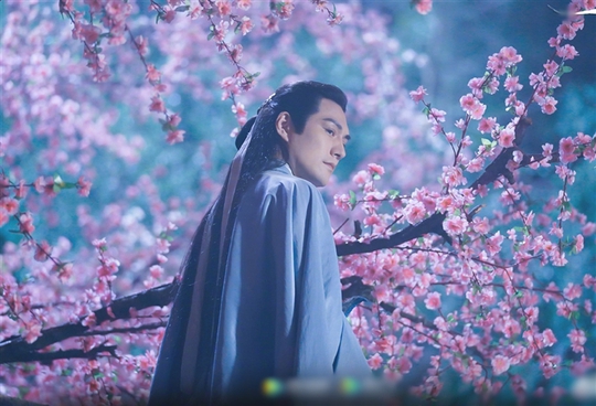 Khán giả phẫn nộ khi xem Hoàng Dược Sư yêu Mai Siêu Phong trong “Anh hùng xạ điêu” 2021 - Ảnh 1.
