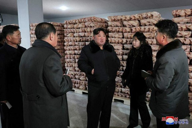 Vẻ ngoài của con gái ông Kim Jong-un gây chú ý- Ảnh 2.