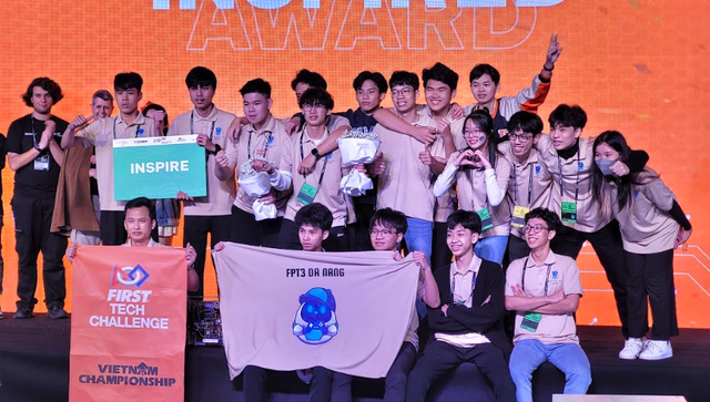 Nhóm học sinh Đà Nẵng tới Mỹ thi chế tạo và vận hành robot- Ảnh 1.