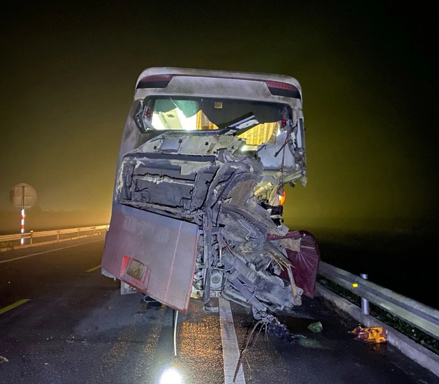 Tai nạn nghiêm trọng trên cao tốc Cam Lộ - La Sơn ít nhất 2 người tử vong, 7 người bị thương- Ảnh 3.