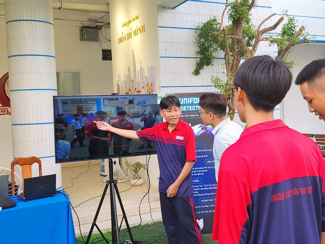Bất ngờ sản phẩm AI của học sinh lớp 10 Trường Bùi Thị Xuân- Ảnh 1.