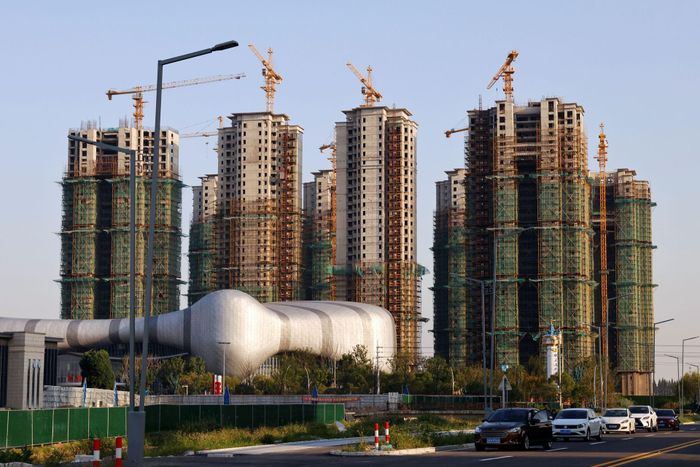 Động thái mạnh của Trung Quốc được cho là để cứu lĩnh vực bất động sản (Ảnh: Reuters)