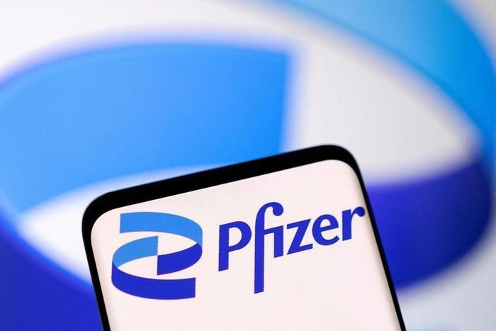 Các nguồn thạo tin cho biết Trung Quốc đang đàm phán với công ty Pfizer Inc (Mỹ) để xin giấy phép sản xuất và phân phối thuốc Paxlovid kháng virus SARS-CoV-2. Ảnh: REUTERS