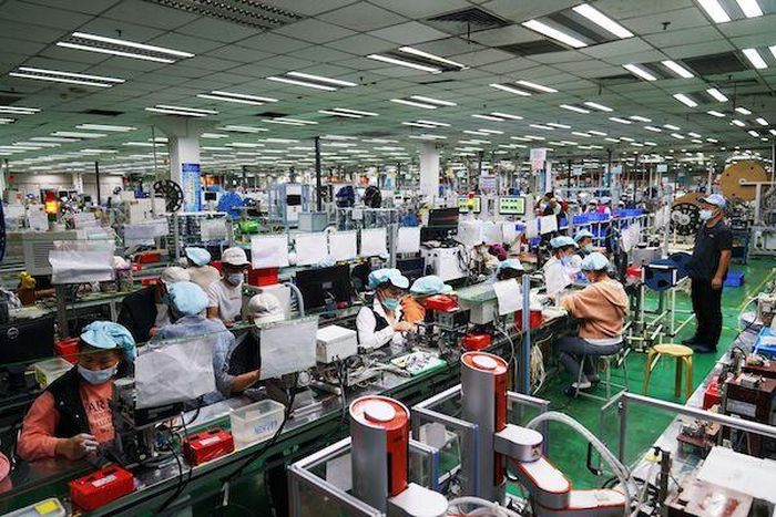 Foxconn có trụ sở chính tại Đài Loan, nổi tiếng với việc lắp ráp iPhone, cũng như các sản phẩm khác tại những nhà máy lớn ở Trung Quốc cho gã khổng lồ Apple. 
