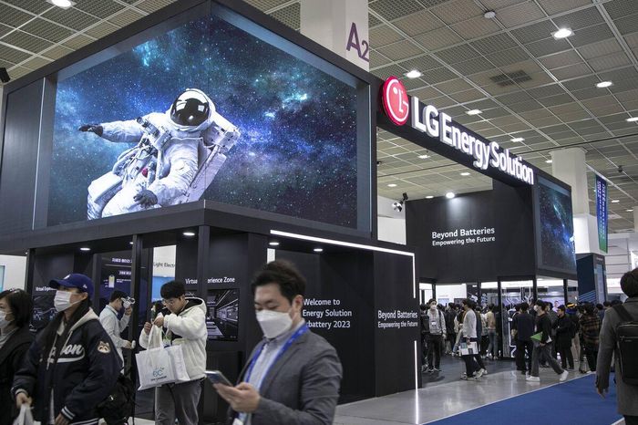 Gian hàng của hãng pin LG Energy Solution tại cuộc triển lãm pin InterBattery ở Seoul, Hàn Quốc. Ảnh: Bloomberg